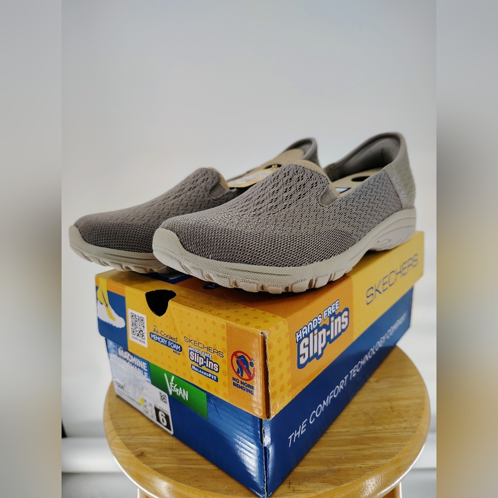 Skechers Women's Taupe Slip-Ins Relaxed Fit Shoes Women's Size 6
